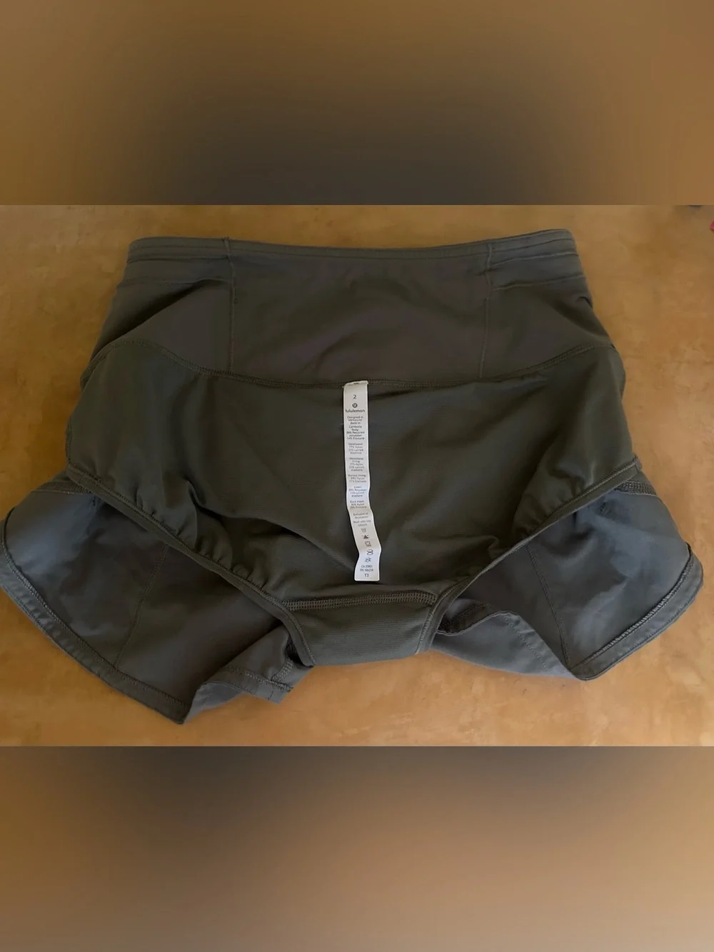 Lululemon Speed Up Shorts Hi-Rise 2.5” Sage Green Size 2, Excellent Condition!